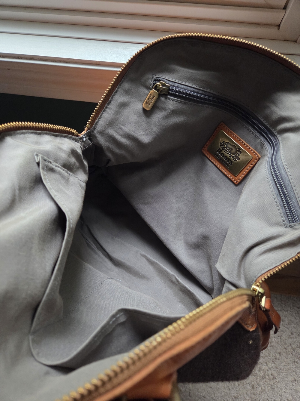 Stylish brown leather Roots/Pendelton limited edition Collaboration handbag - Picture 8 of 9